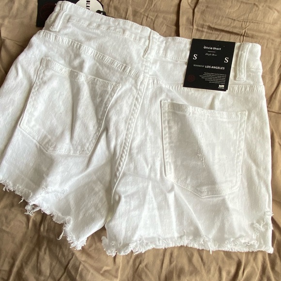 White shorts - Picture 2 of 2